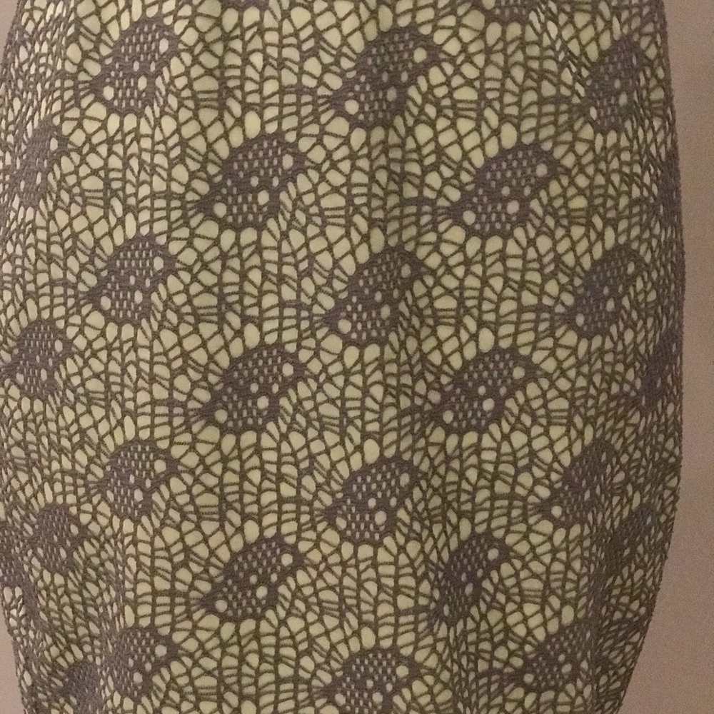 Gray lace crochet skirt - Picture 4 of 4